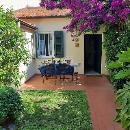 Villino San Martino 350M Dal Mare With Covered Parking Viareggio Bagian luar foto