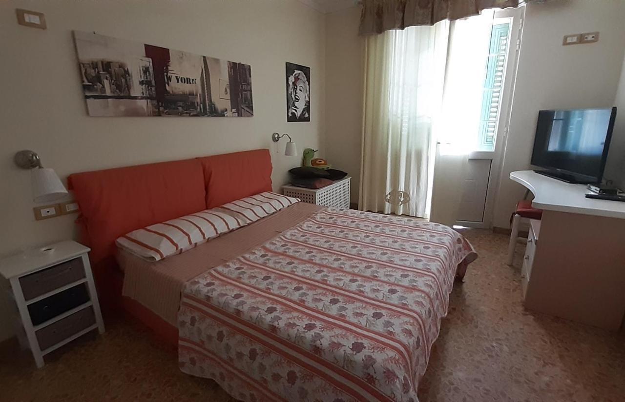 Villino San Martino 350M Dal Mare With Covered Parking Viareggio Bagian luar foto