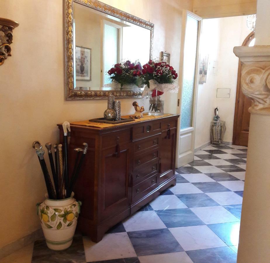 Villino San Martino 350M Dal Mare With Covered Parking Viareggio Bagian luar foto