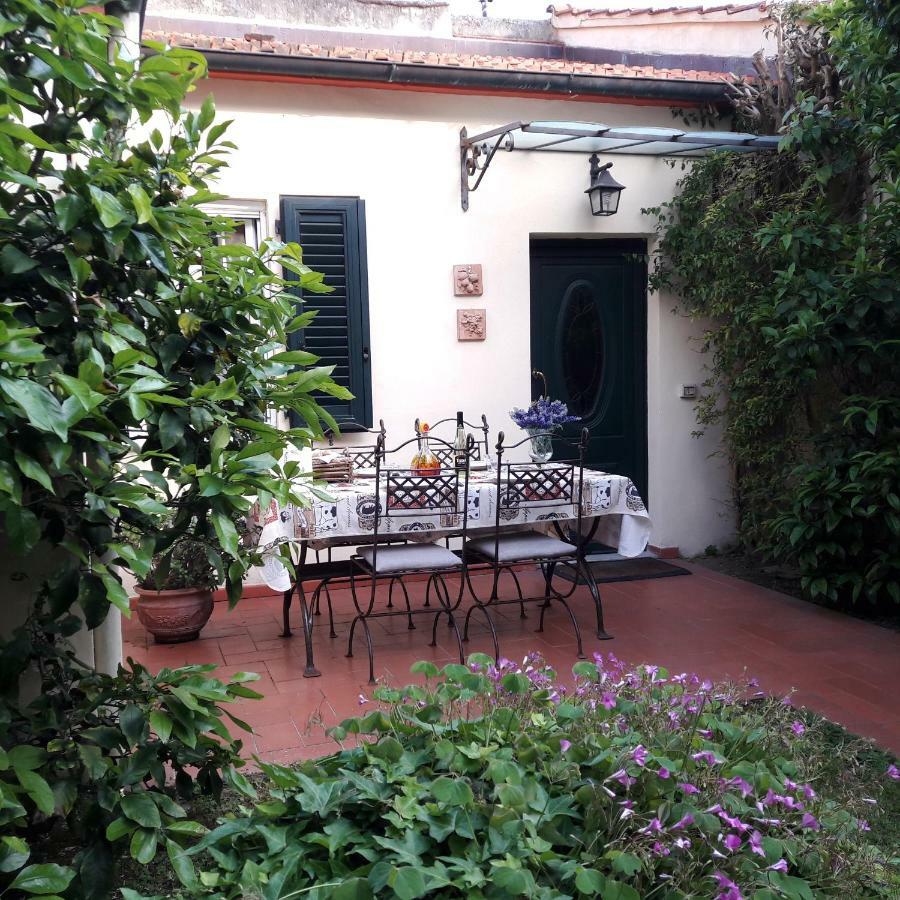 Villino San Martino 350M Dal Mare With Covered Parking Viareggio Bagian luar foto